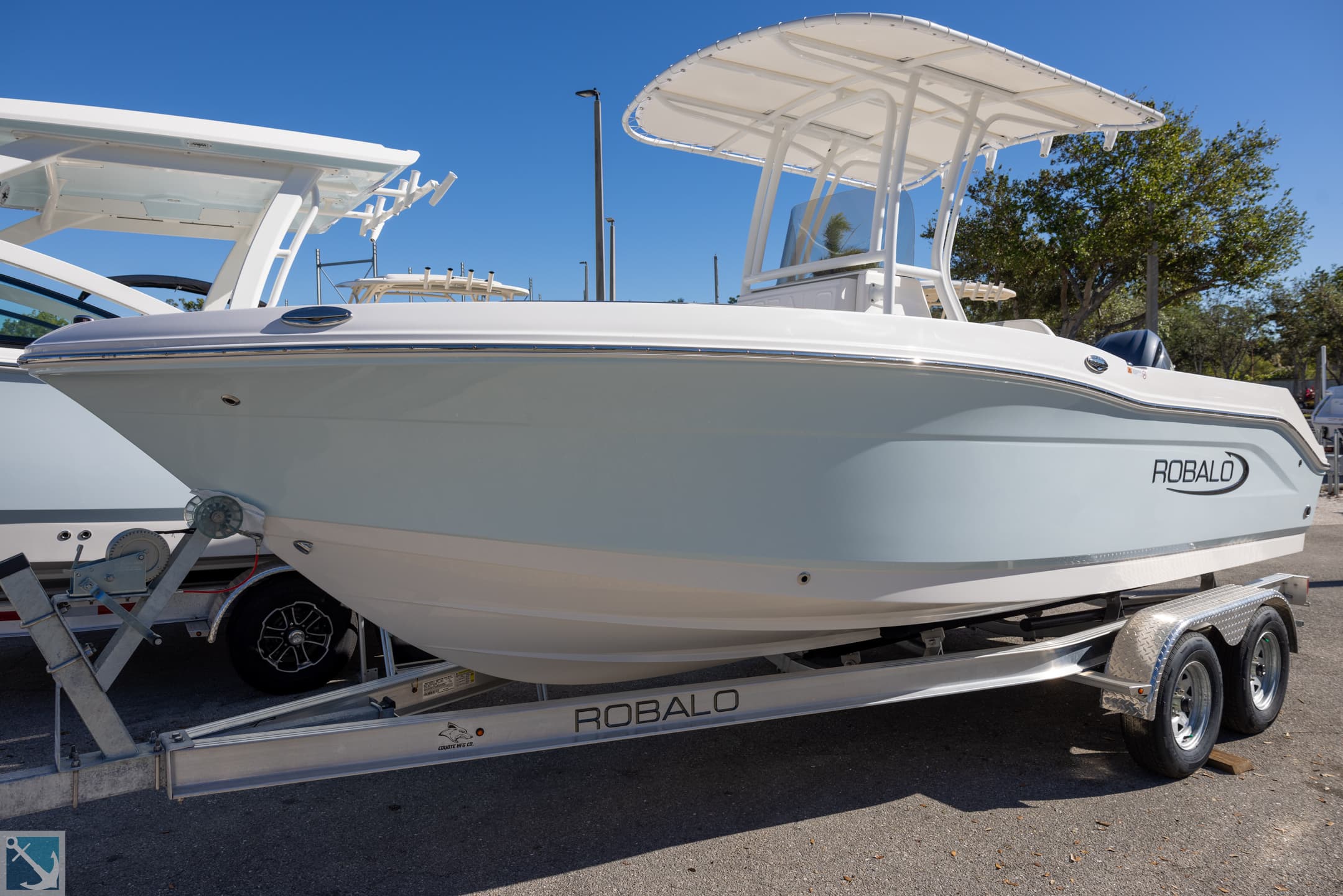 2025 Robalo R200