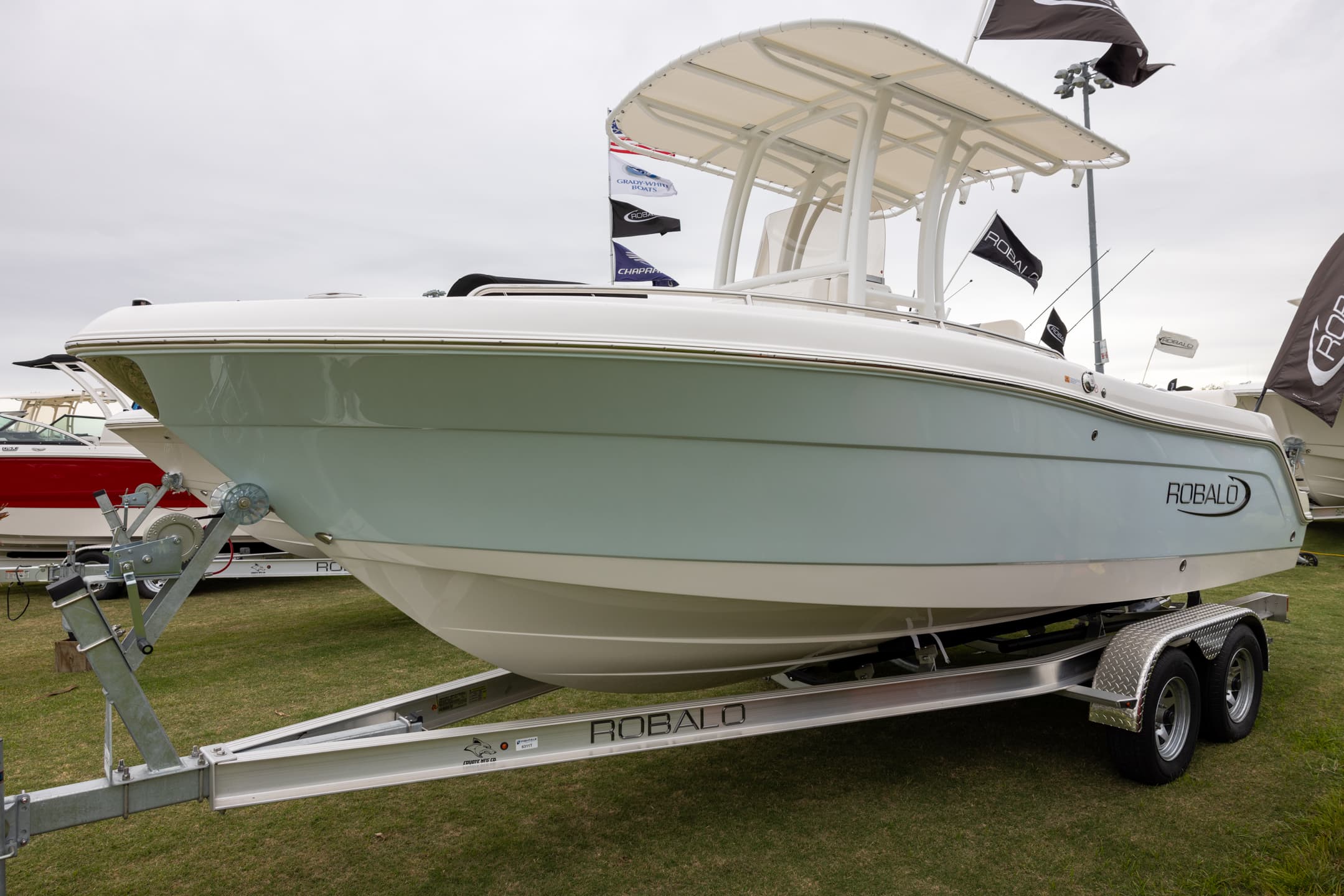 2025 Robalo R222 — photo 1 of 6