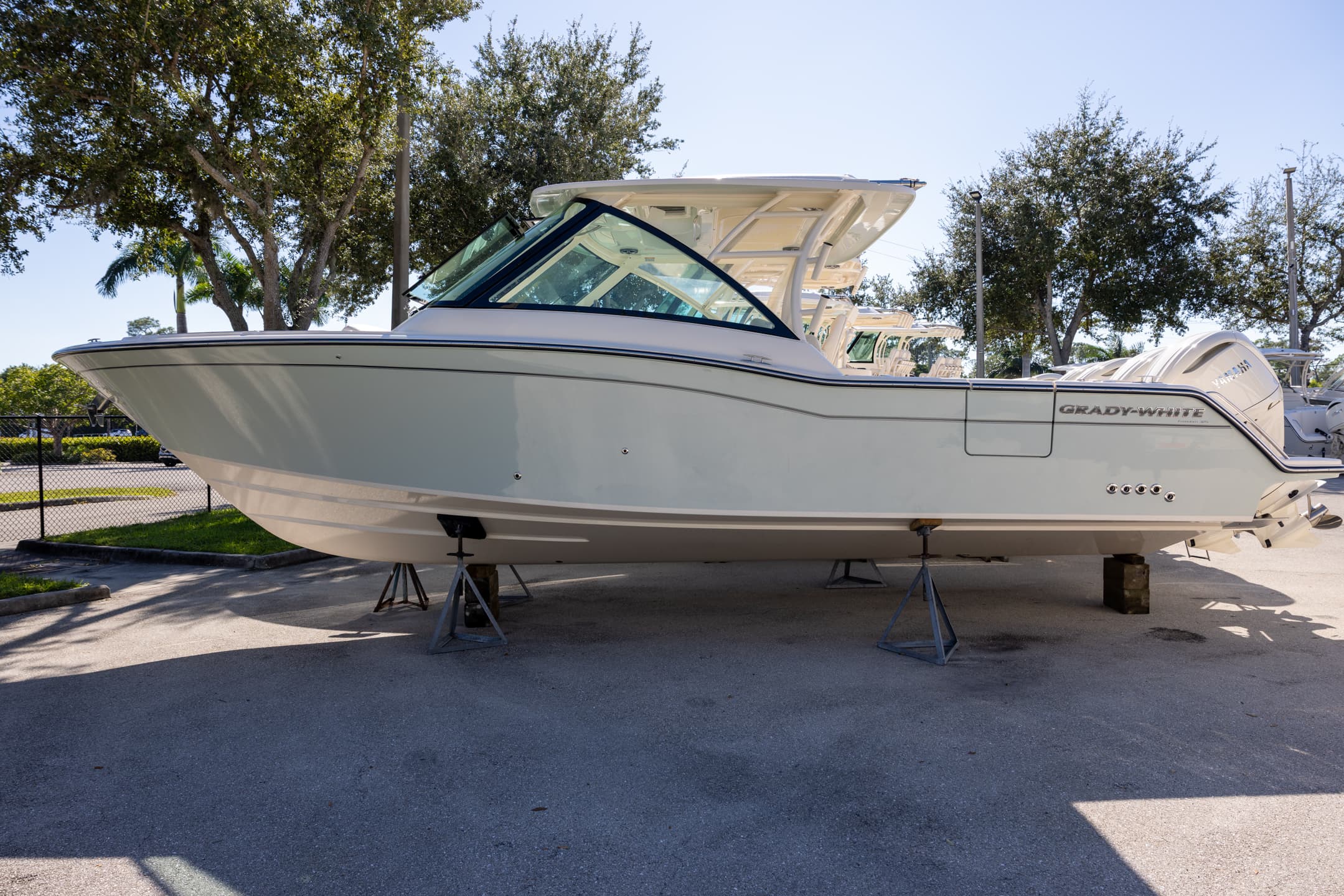 2026 Grady-White Freedom 325 — photo 1 of 6