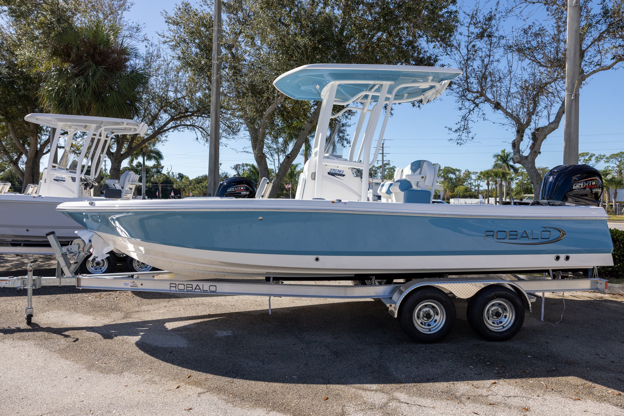 2026 Robalo 226 Cayman