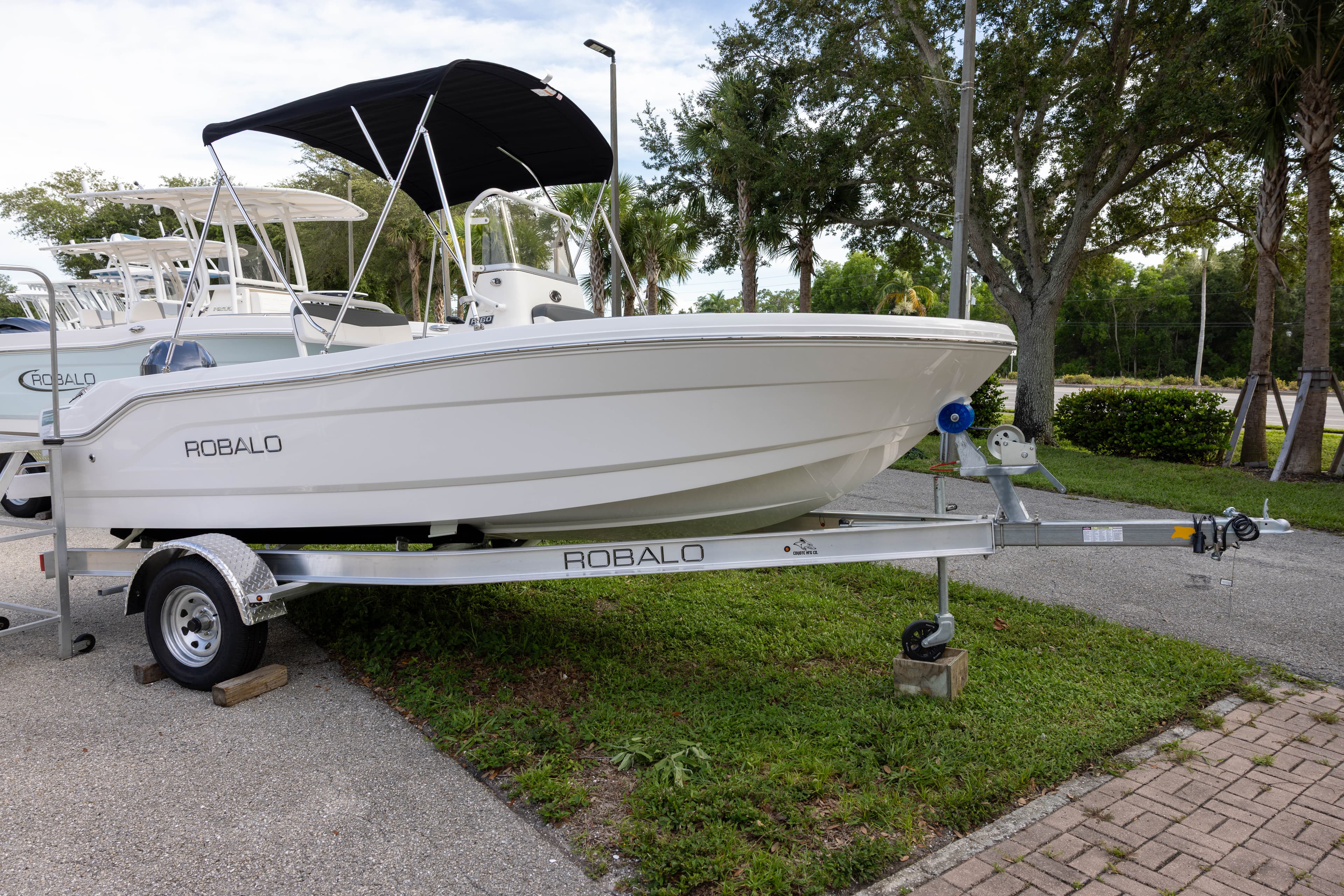 2026 Robalo R160