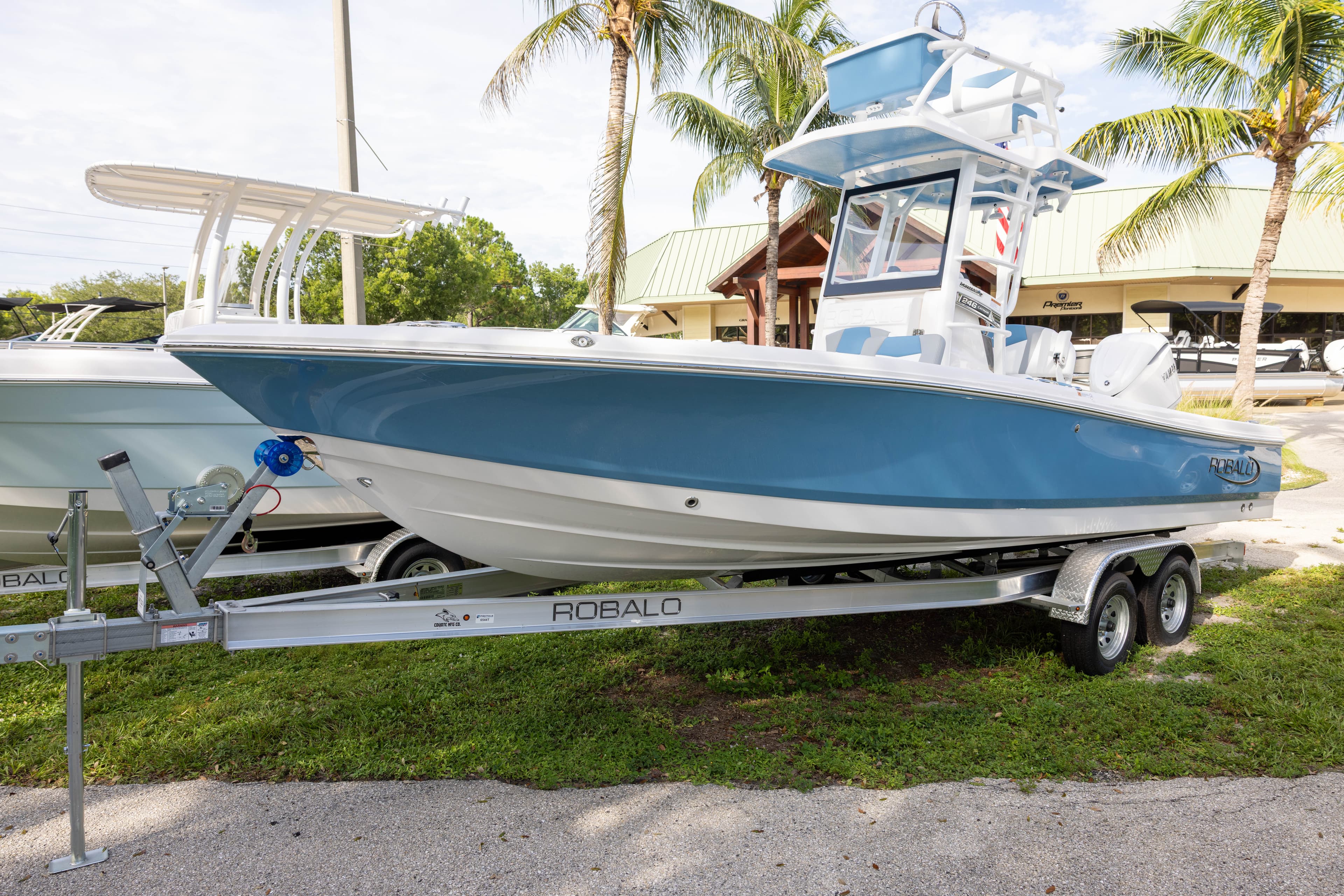 2026 Robalo 246 Cayman SD