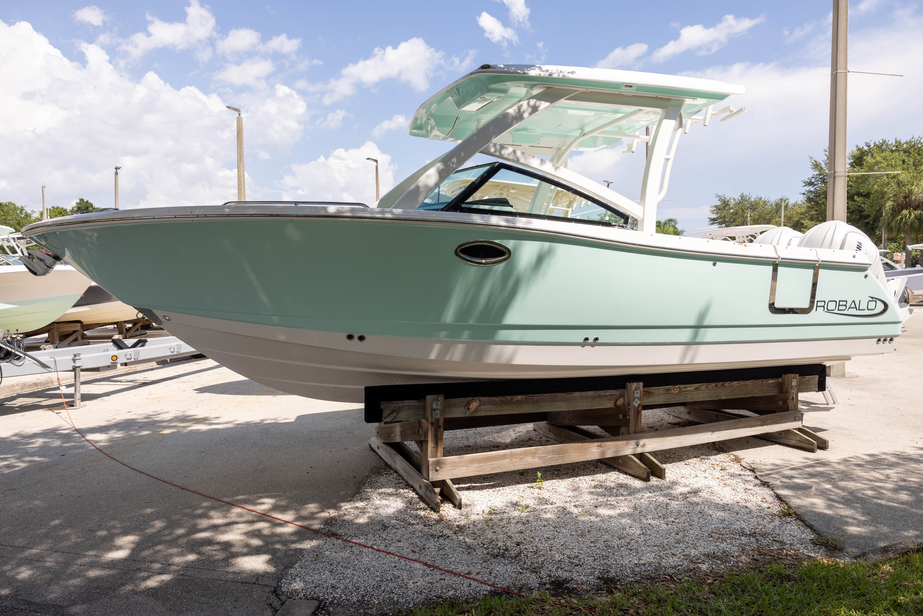 2026 Robalo R277