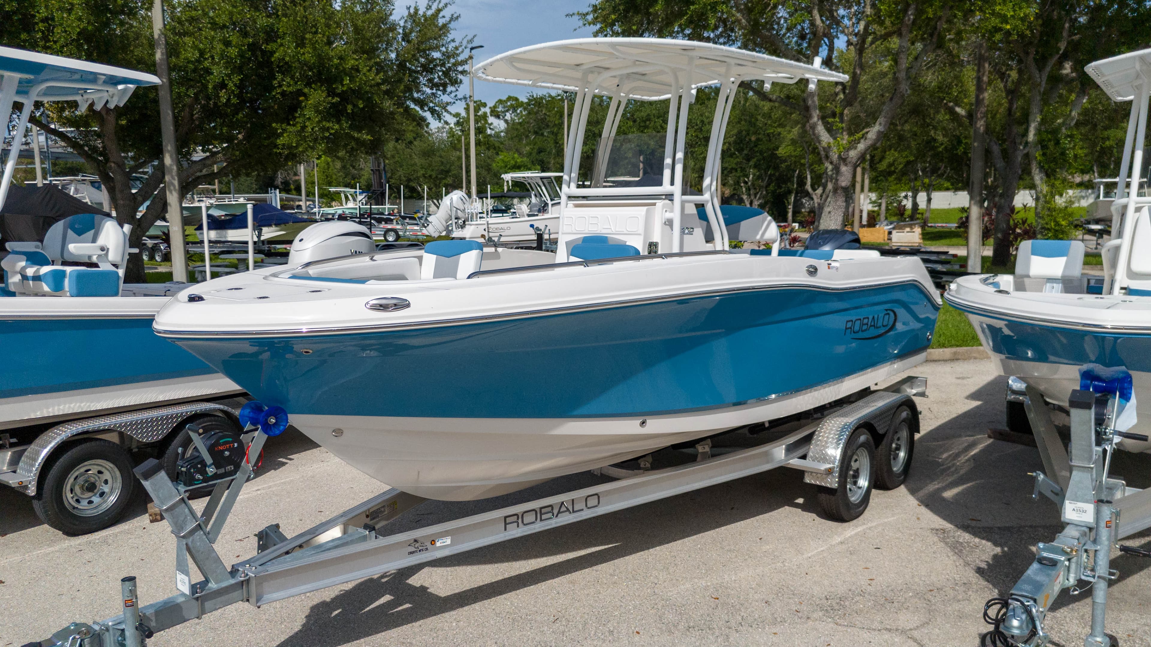 2027 Robalo R202EX