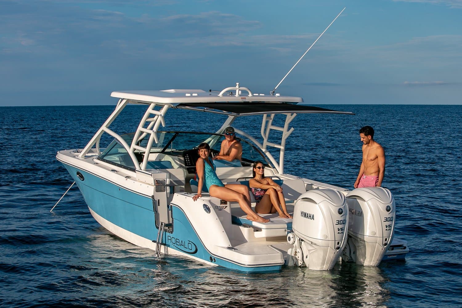 2027 Robalo R317