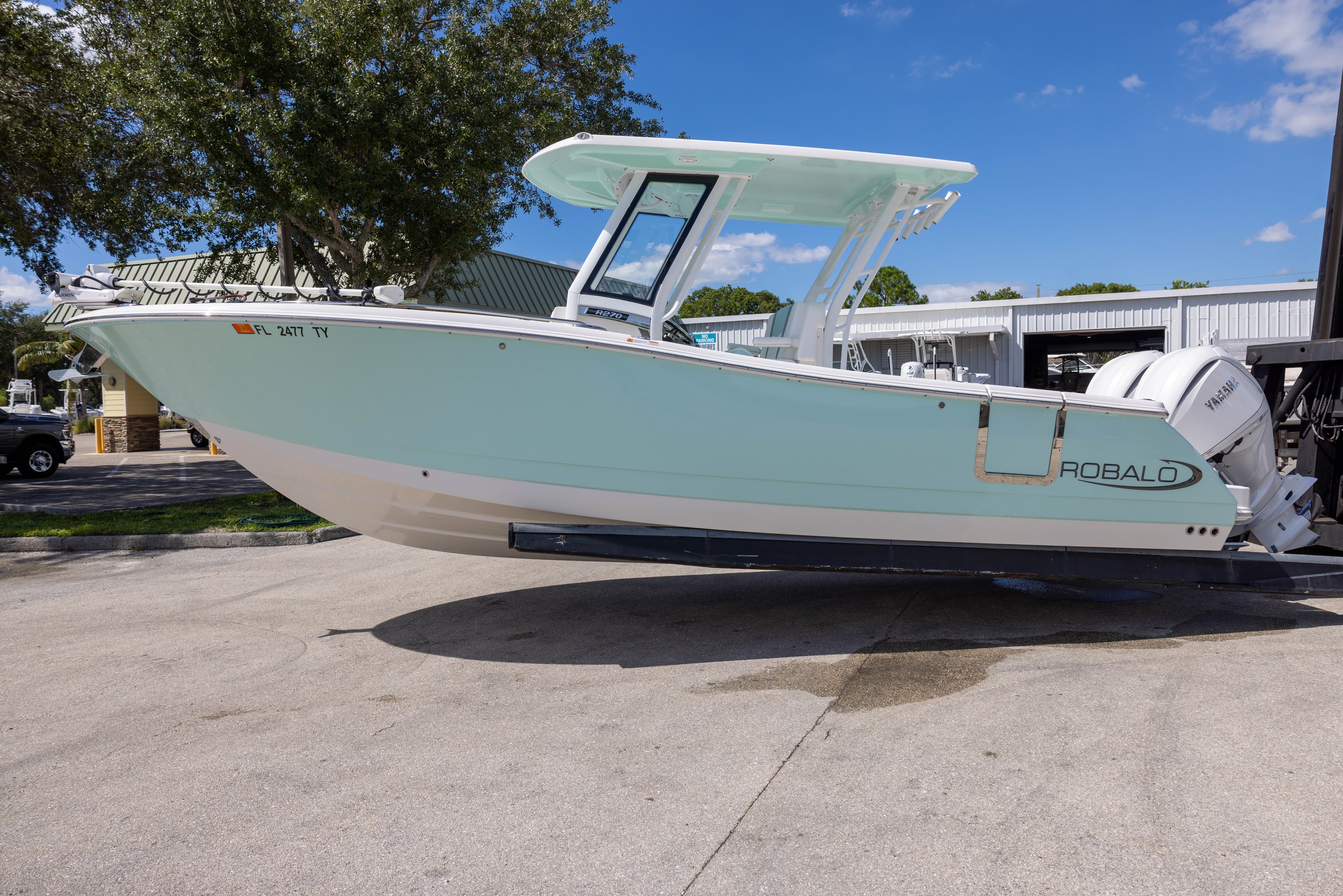 2025 Robalo R270 — photo 1 of 6