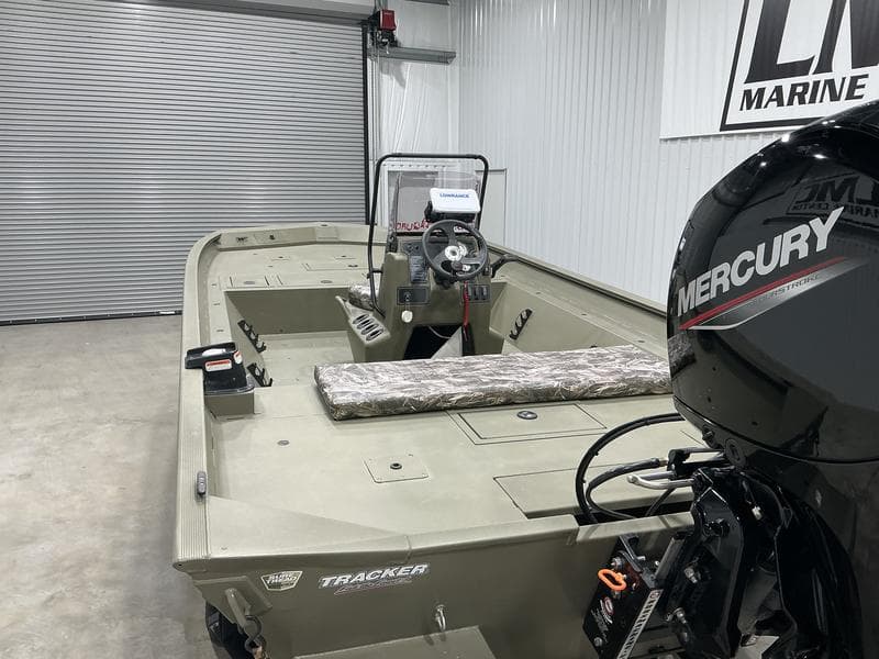 2022 Tracker 2072 CC