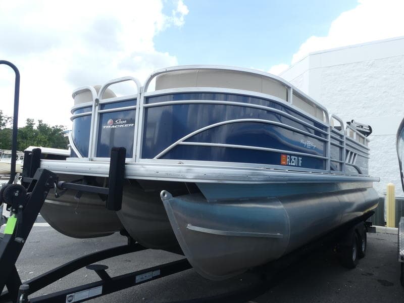 2022 Sun Tracker Party Barge® 22 XP3