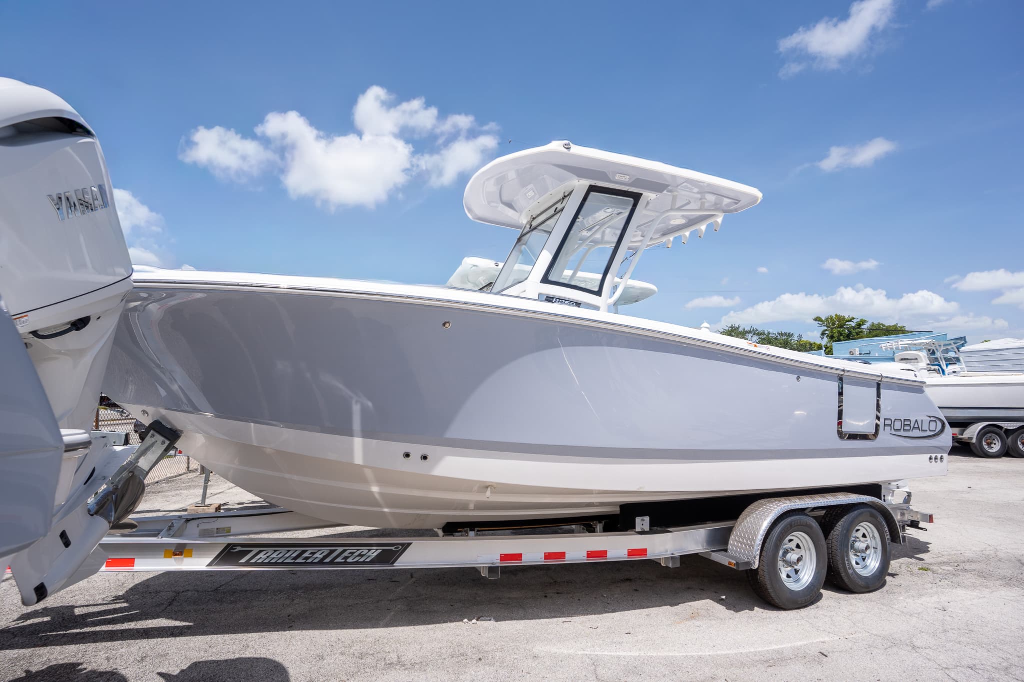 2026 Robalo R250