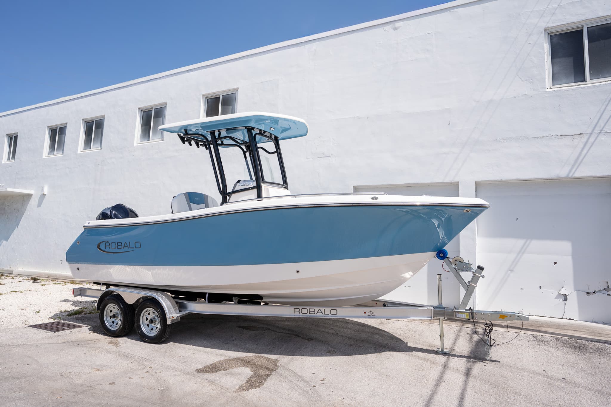 2026 Robalo R230