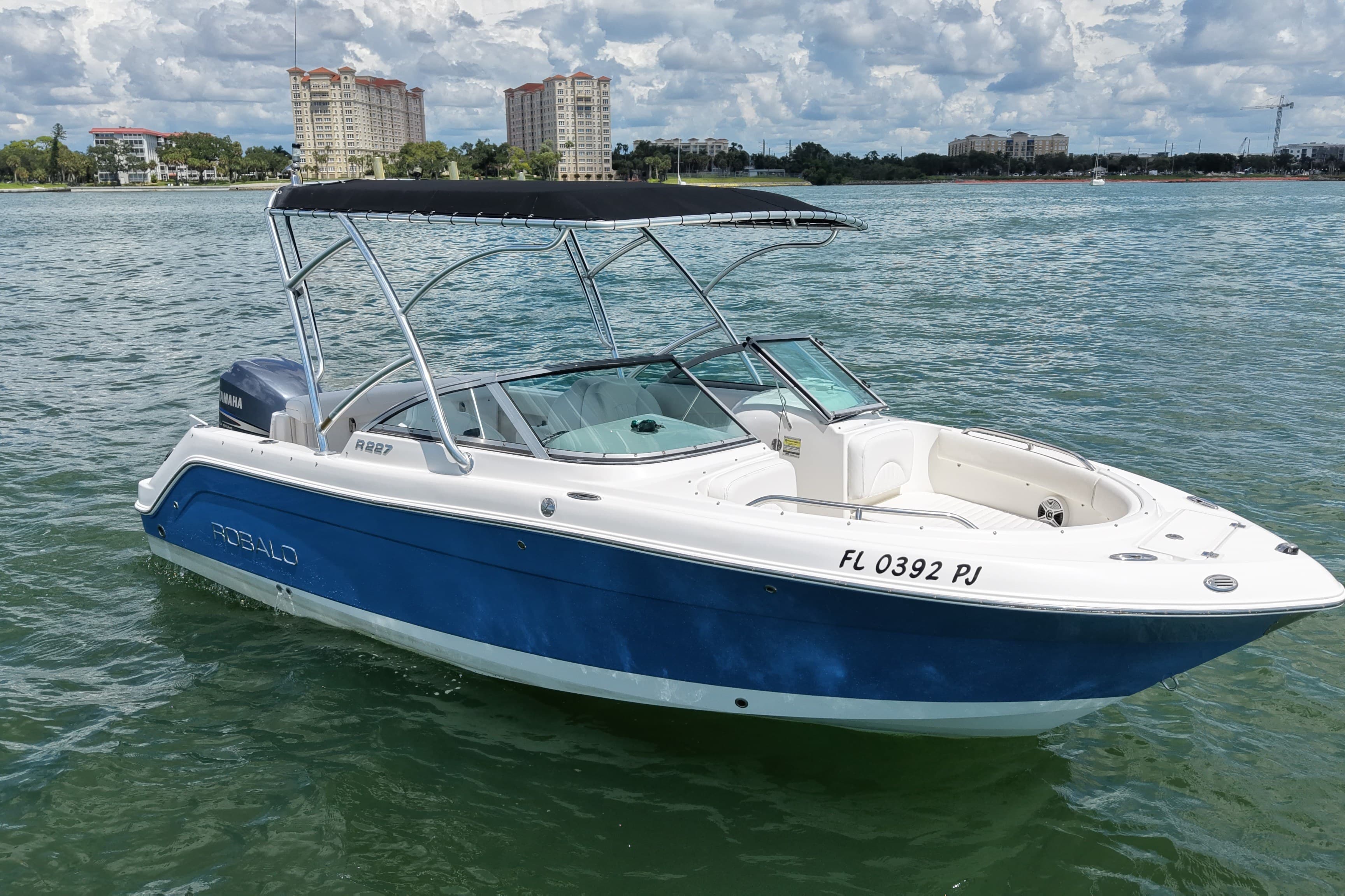 2012 Robalo R227 Dual Console